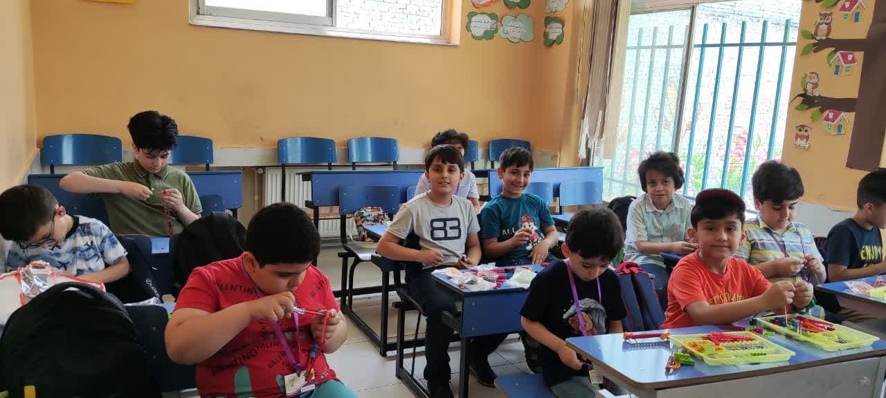 پیش دبستانی‌ و‌ دبستان پسرانه پیشگامان